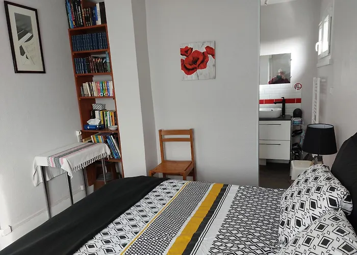 לינה וארוחת בוקר Chez Marie Claude לה מאנש