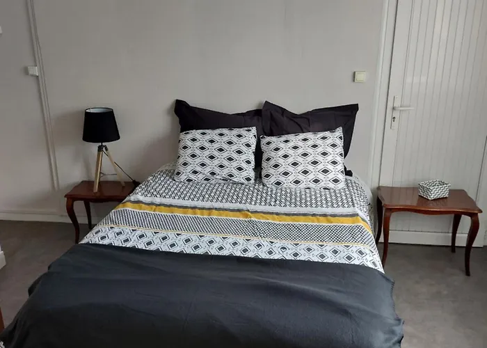 Chez Marie Claude לינה וארוחת בוקר לה מאנש